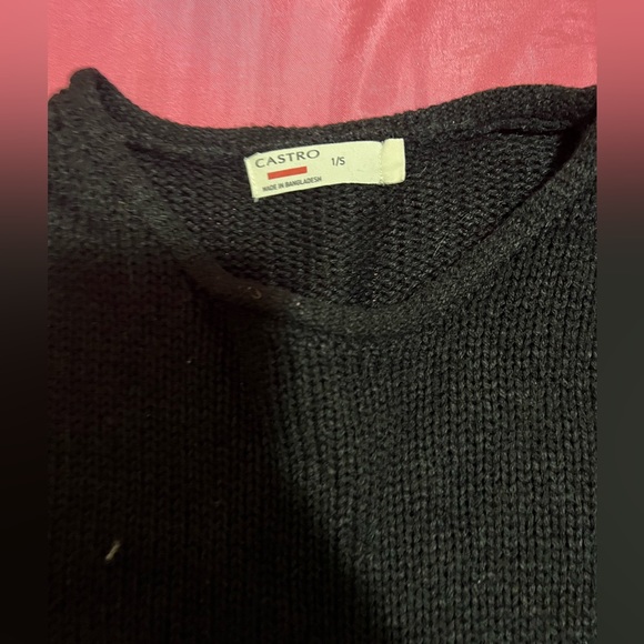 Castro sweater size small - Picture 2 of 3